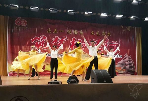 農(nóng)場公司舉辦“慶五一 迎場慶”文藝演出