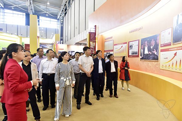 農(nóng)場公司組織參觀省“慶祝中華人民共和國成立70周年成就展