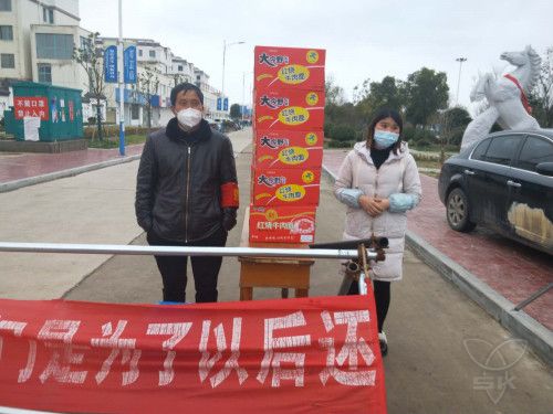 白馬湖樂呦呦超市捐贈一批方便面助力戰(zhàn)“疫”