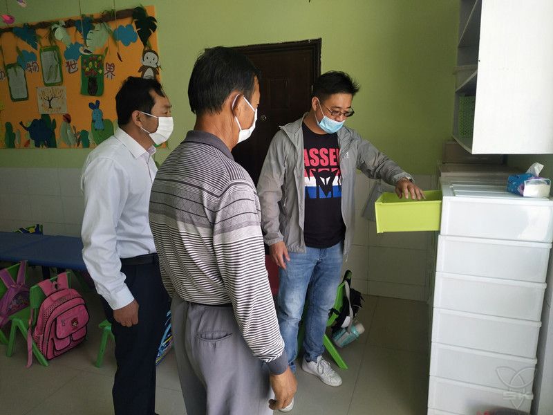 王莊居委會督查轄區(qū)內(nèi)幼兒園復(fù)學防疫工作