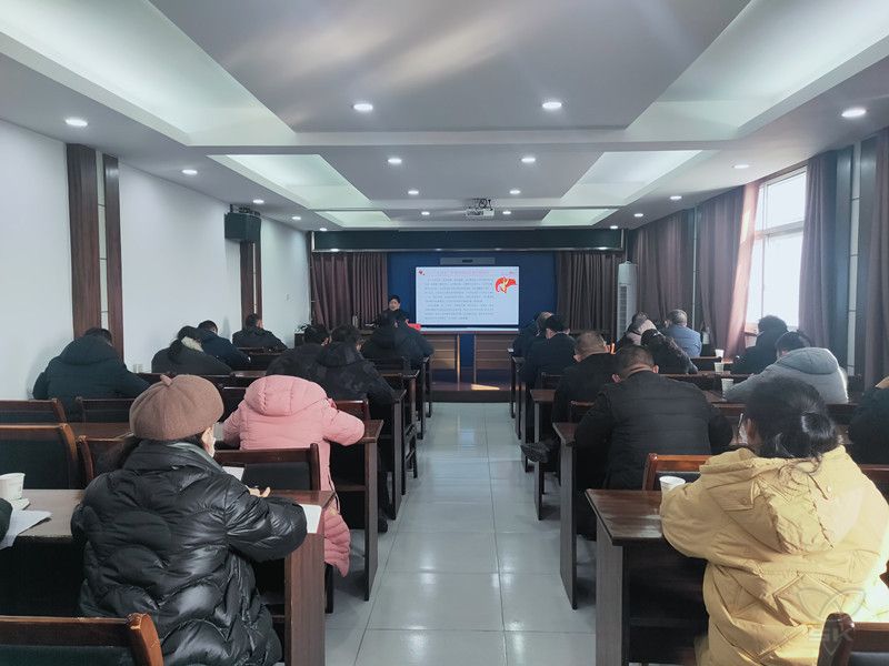 農(nóng)場公司領(lǐng)導到聯(lián)系點宣講十九屆五中全會精神