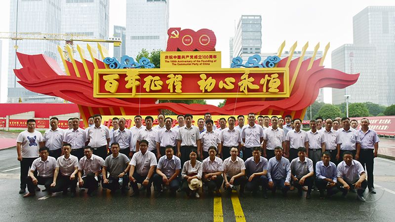 農(nóng)場(chǎng)公司組織參觀“中國(guó)共產(chǎn)黨在江蘇歷史展”