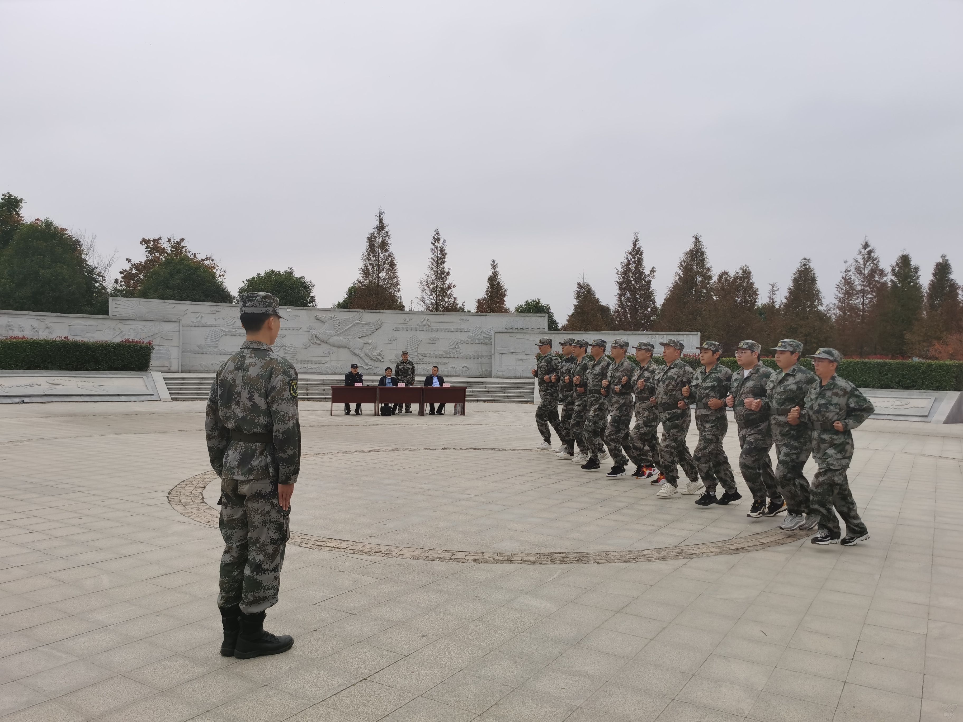 農(nóng)場公司舉行城管聯(lián)防新隊(duì)員軍訓(xùn)結(jié)業(yè)儀式