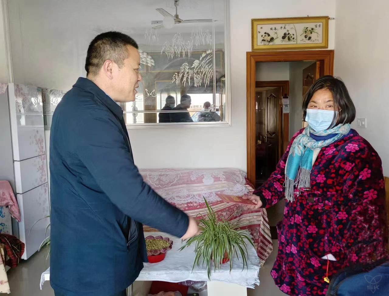 衡愛軍走訪慰問部分失獨(dú)家庭
