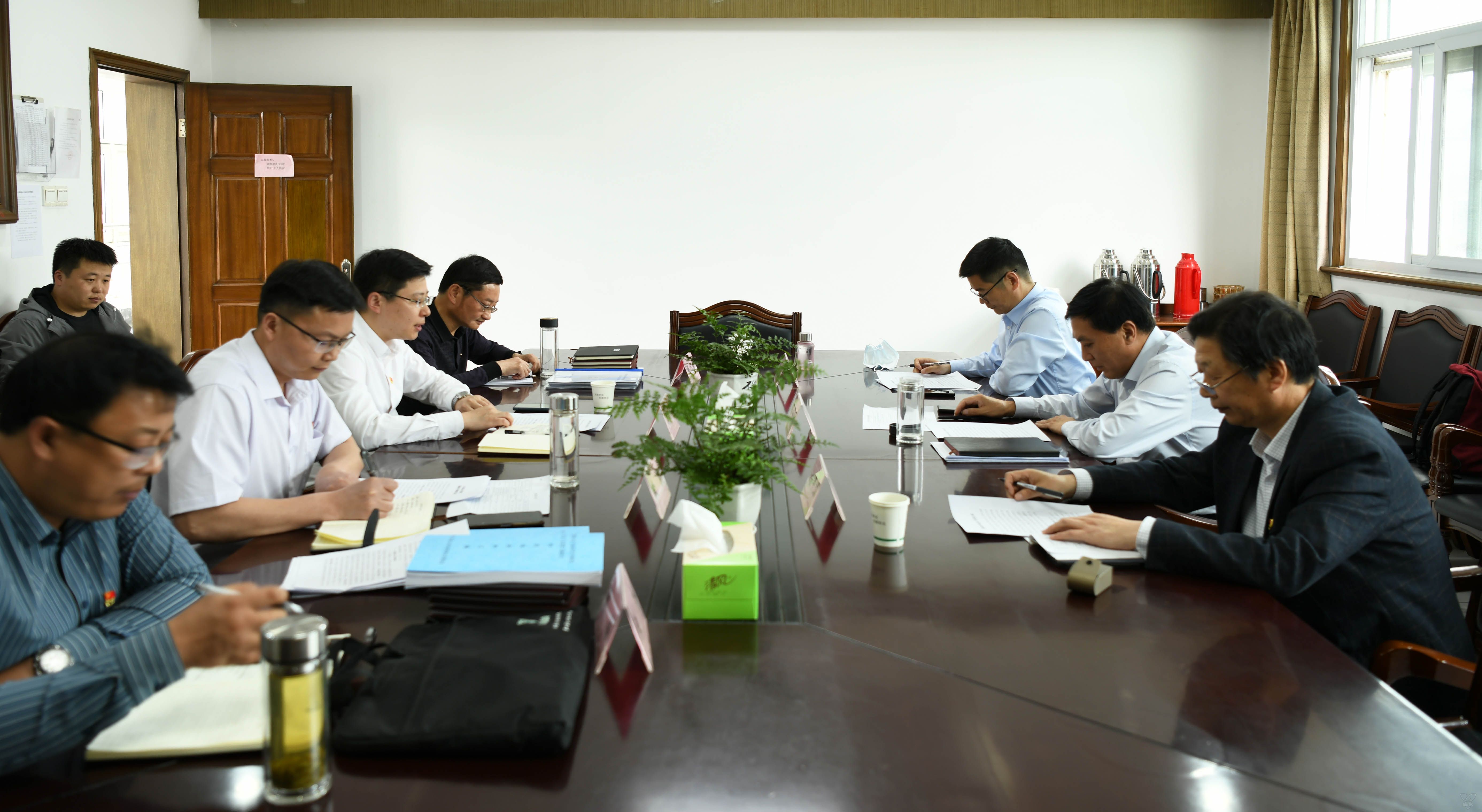 集團(tuán)主題教育第二聯(lián)絡(luò)組在農(nóng)場(chǎng)公司調(diào)研指導(dǎo)工作