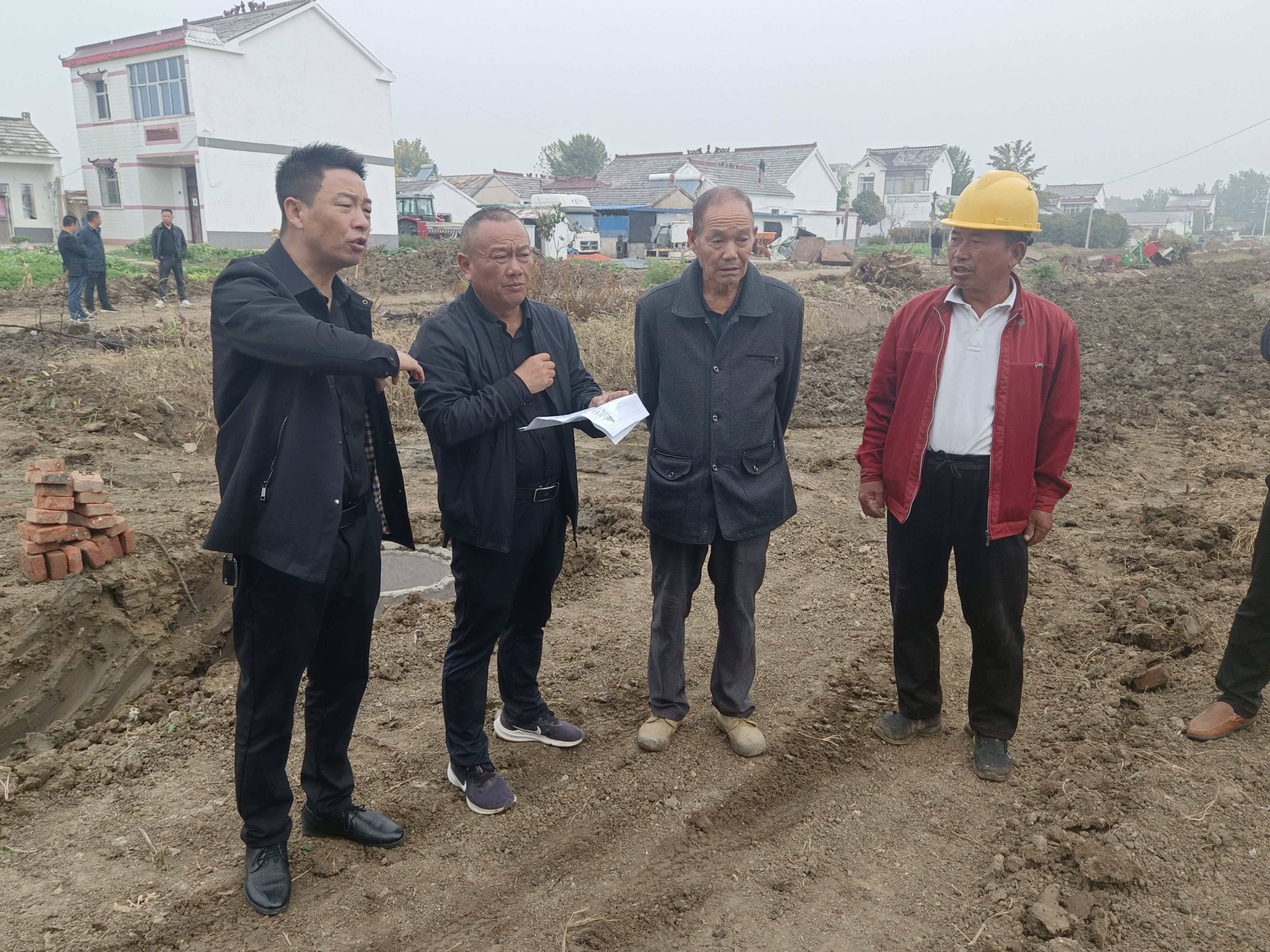 裕源居委會助力十五小區(qū)污水管道項目施工