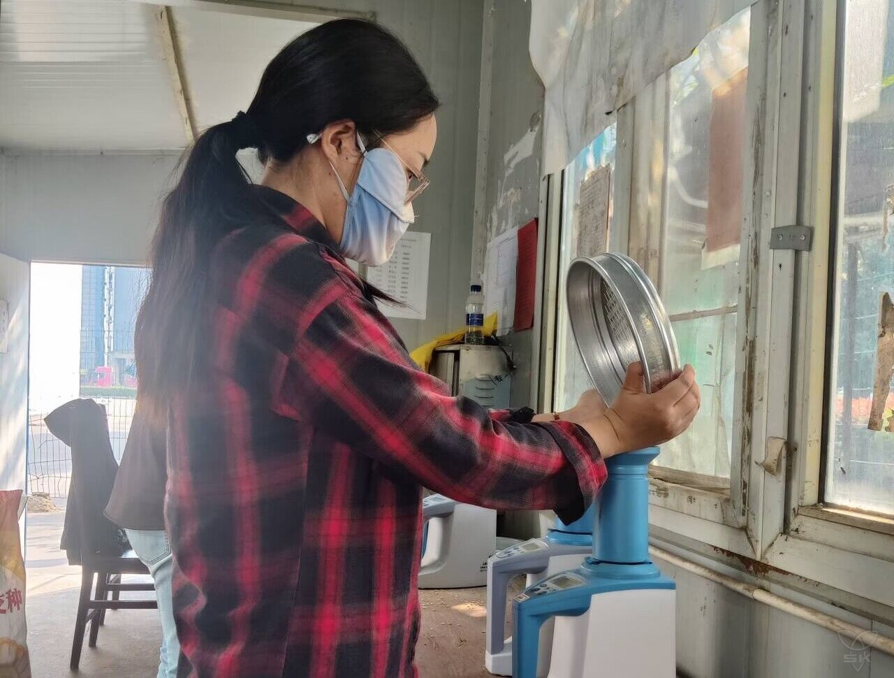 共戰(zhàn)秋收丨水分復檢組：把好秋糧復檢責任關