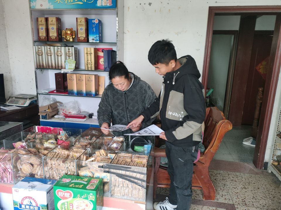 王莊居委會(huì)開(kāi)展消防安全“敲門(mén)入戶”宣傳活動(dòng)