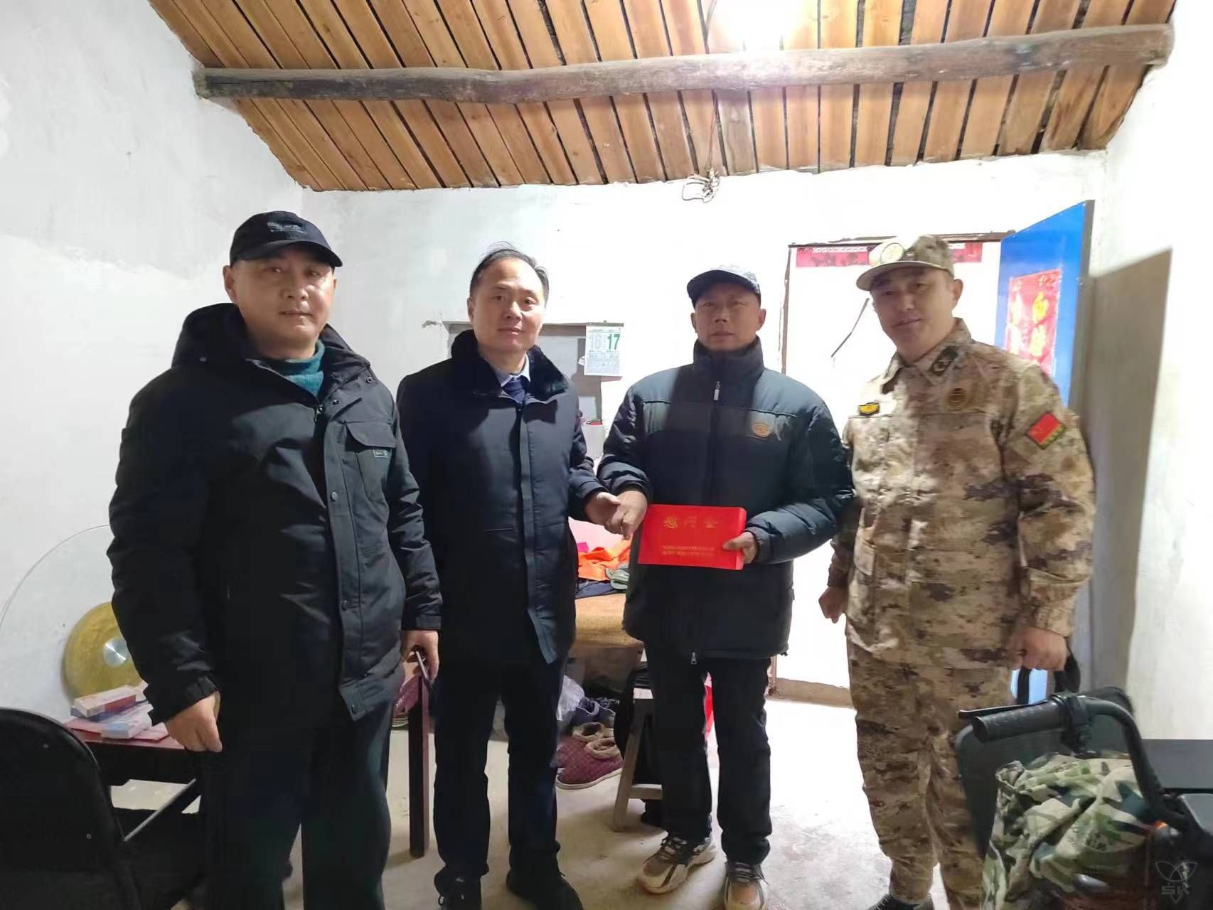 淮安區(qū)退役軍人事務(wù)局來農(nóng)場公司走訪慰問困難退役軍人