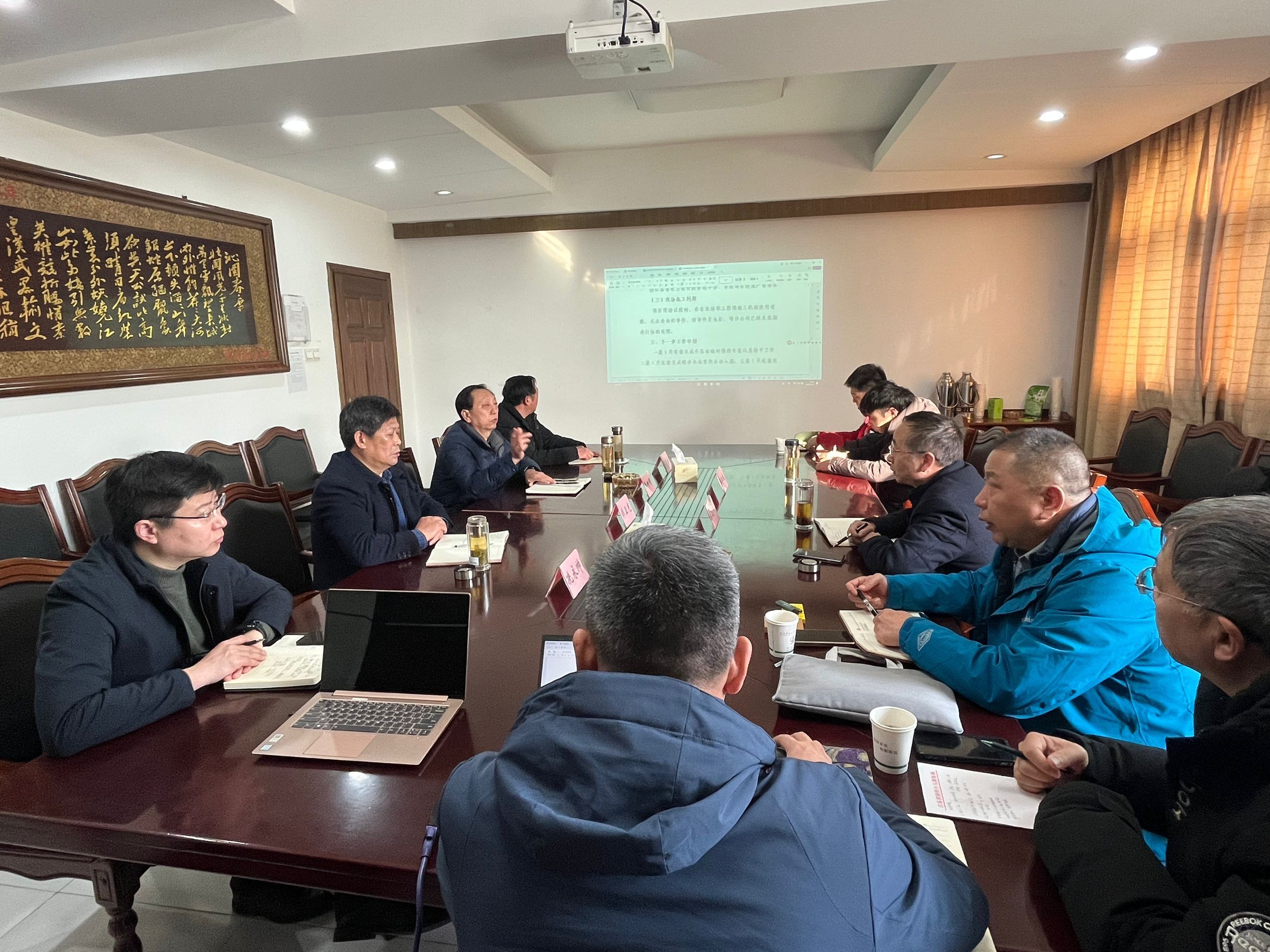 光伏發(fā)電項目召開工程進度會商會