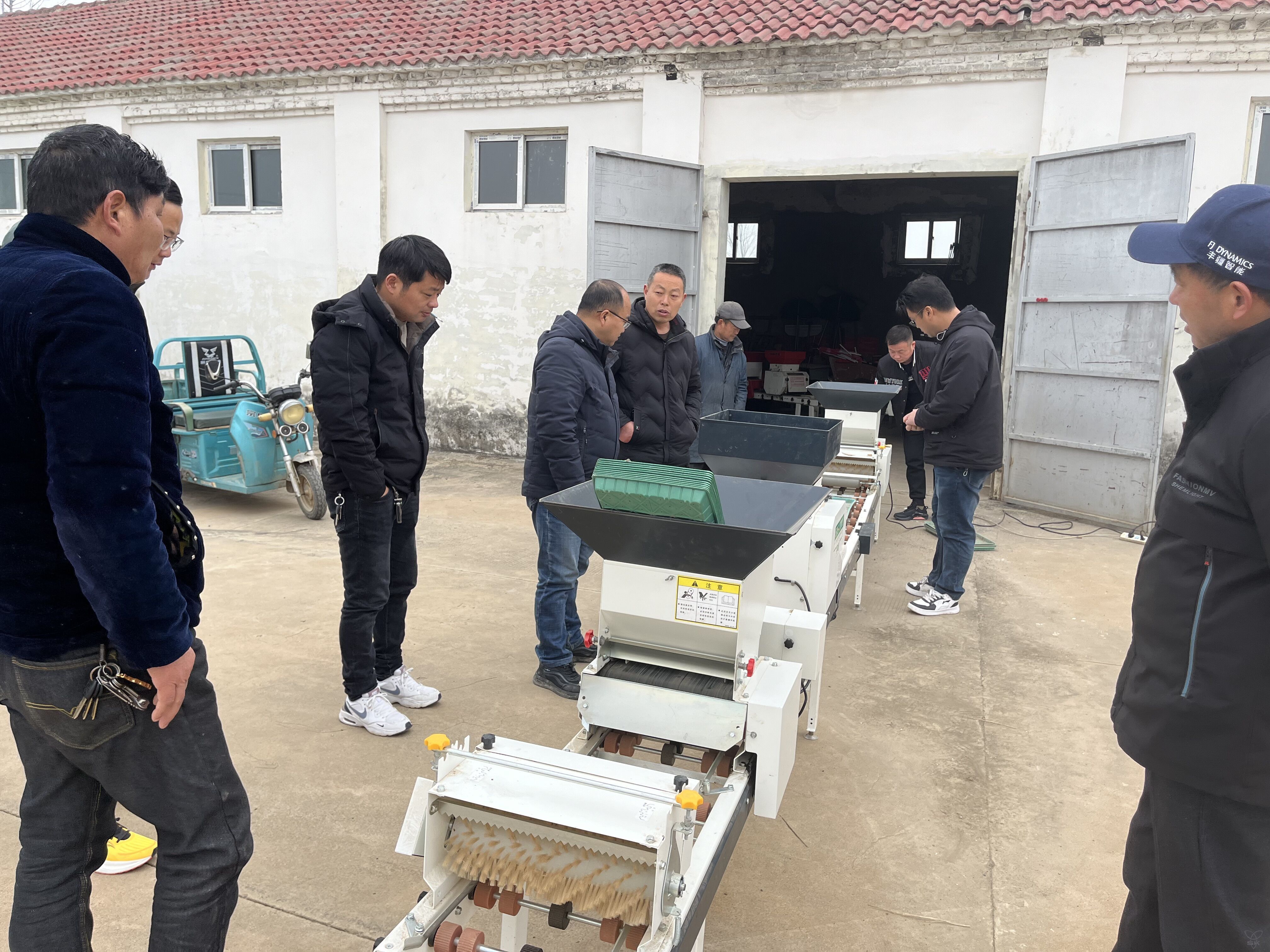 農(nóng)機監(jiān)理所組織開展育秧機械考察