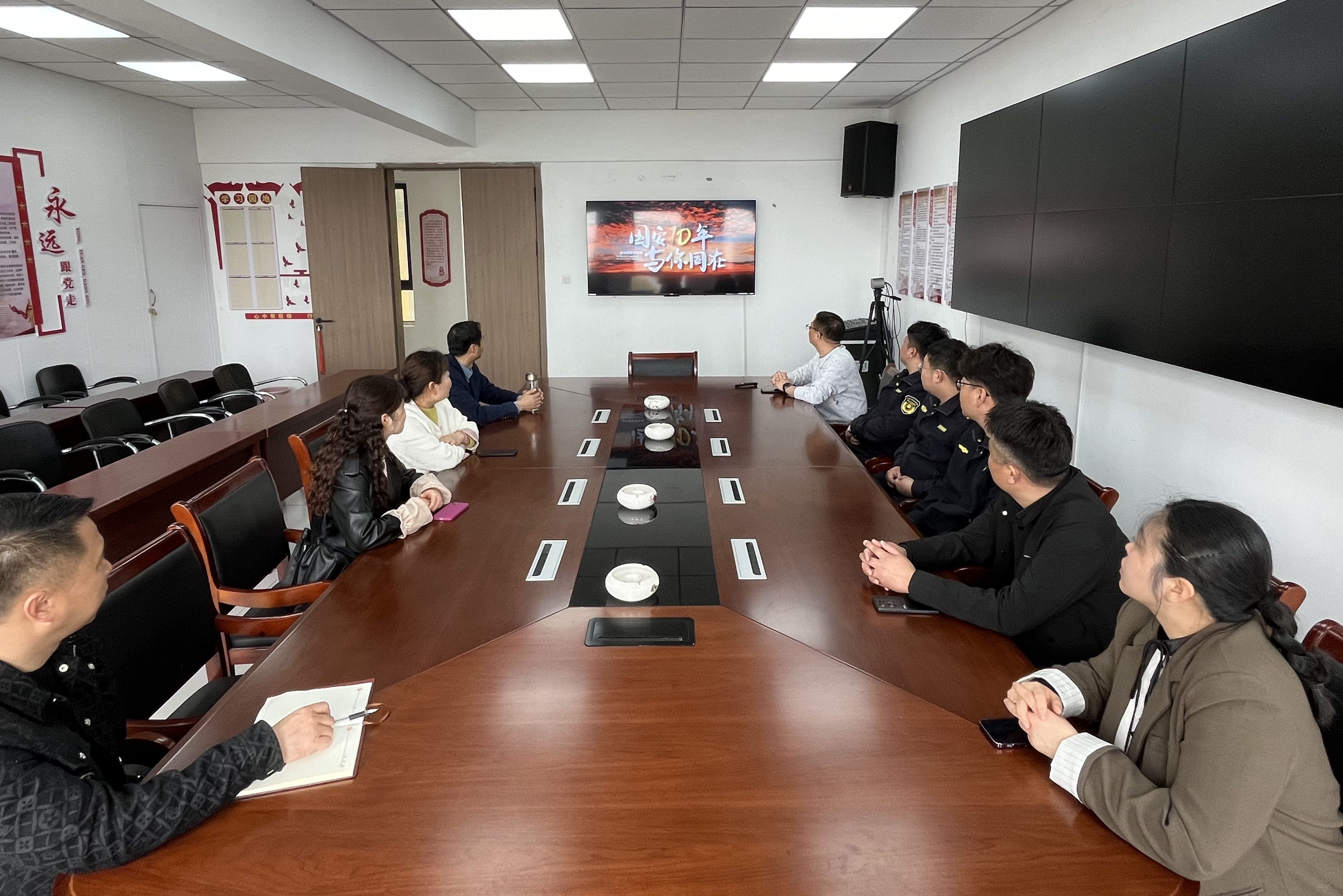 農(nóng)場(chǎng)公司開(kāi)展全民國(guó)家安全教育日宣傳活動(dòng)