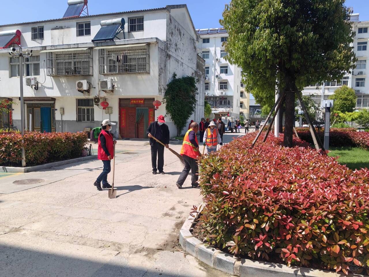 “五一”我在崗丨守護城鎮(zhèn)“顏值” 他們時刻“在線”