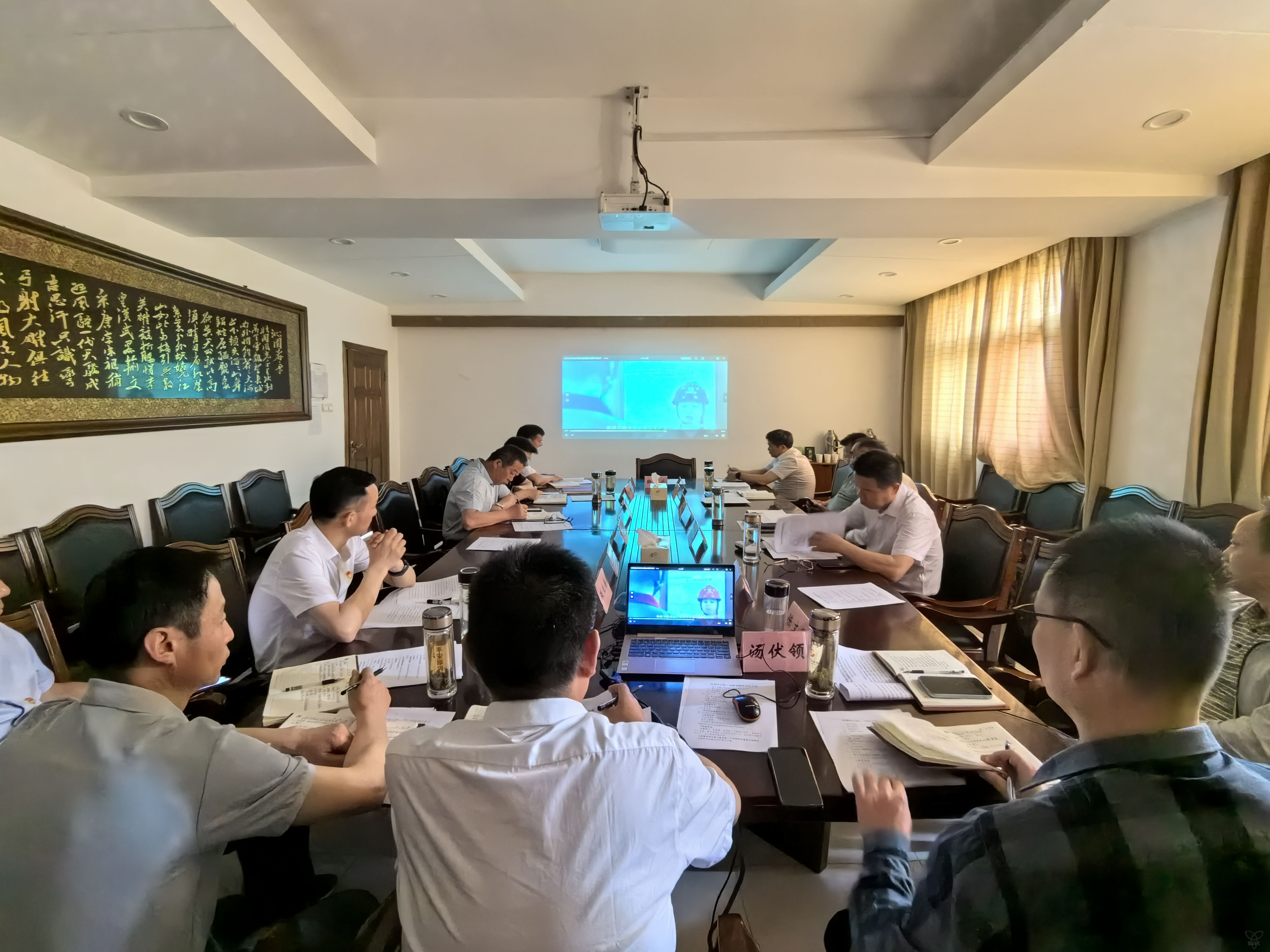 農(nóng)場公司黨委中心組舉行專題學(xué)習(xí)會