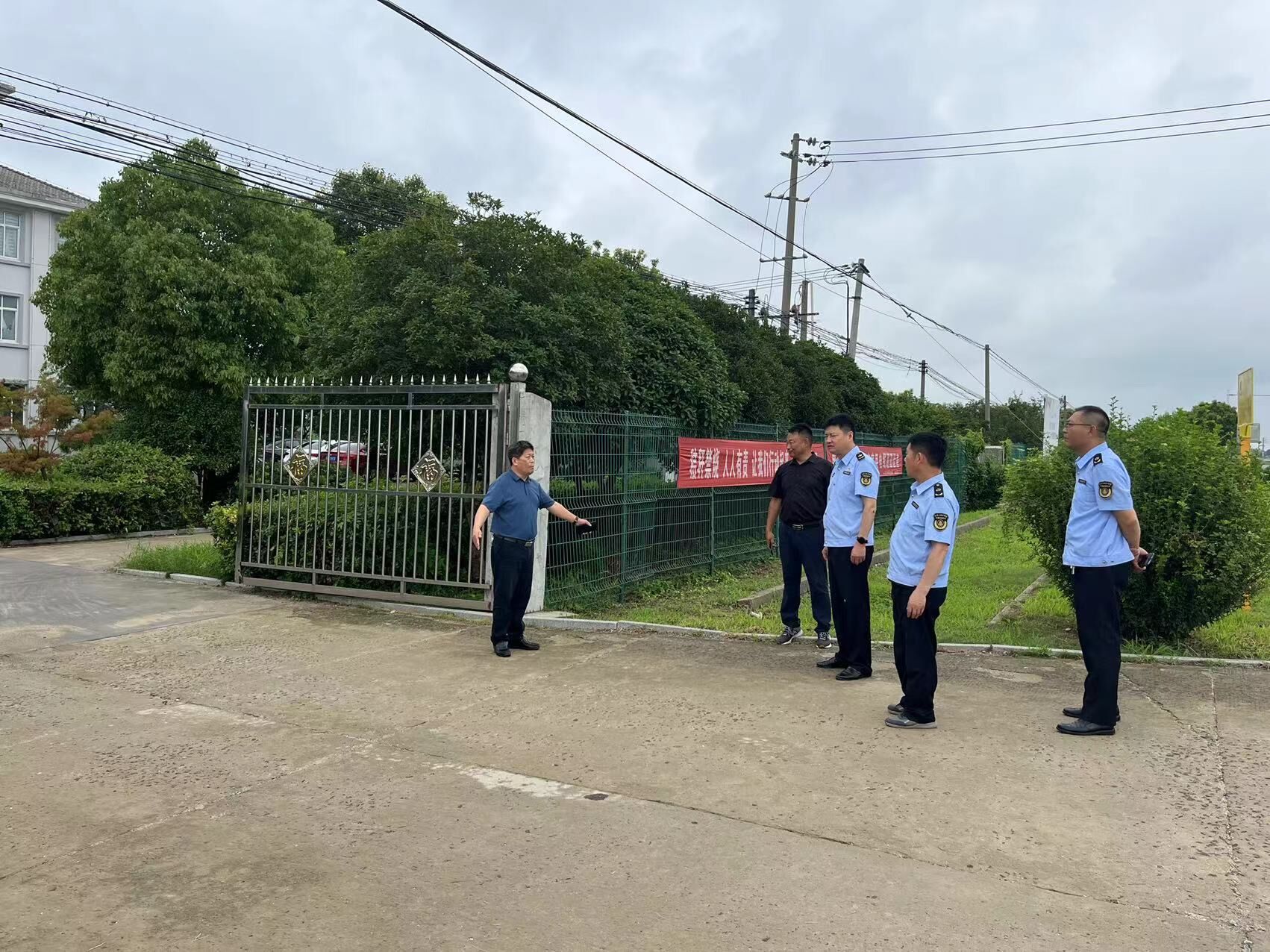 淮安區(qū)交通局踏勘指導(dǎo)道口改造拓寬工作