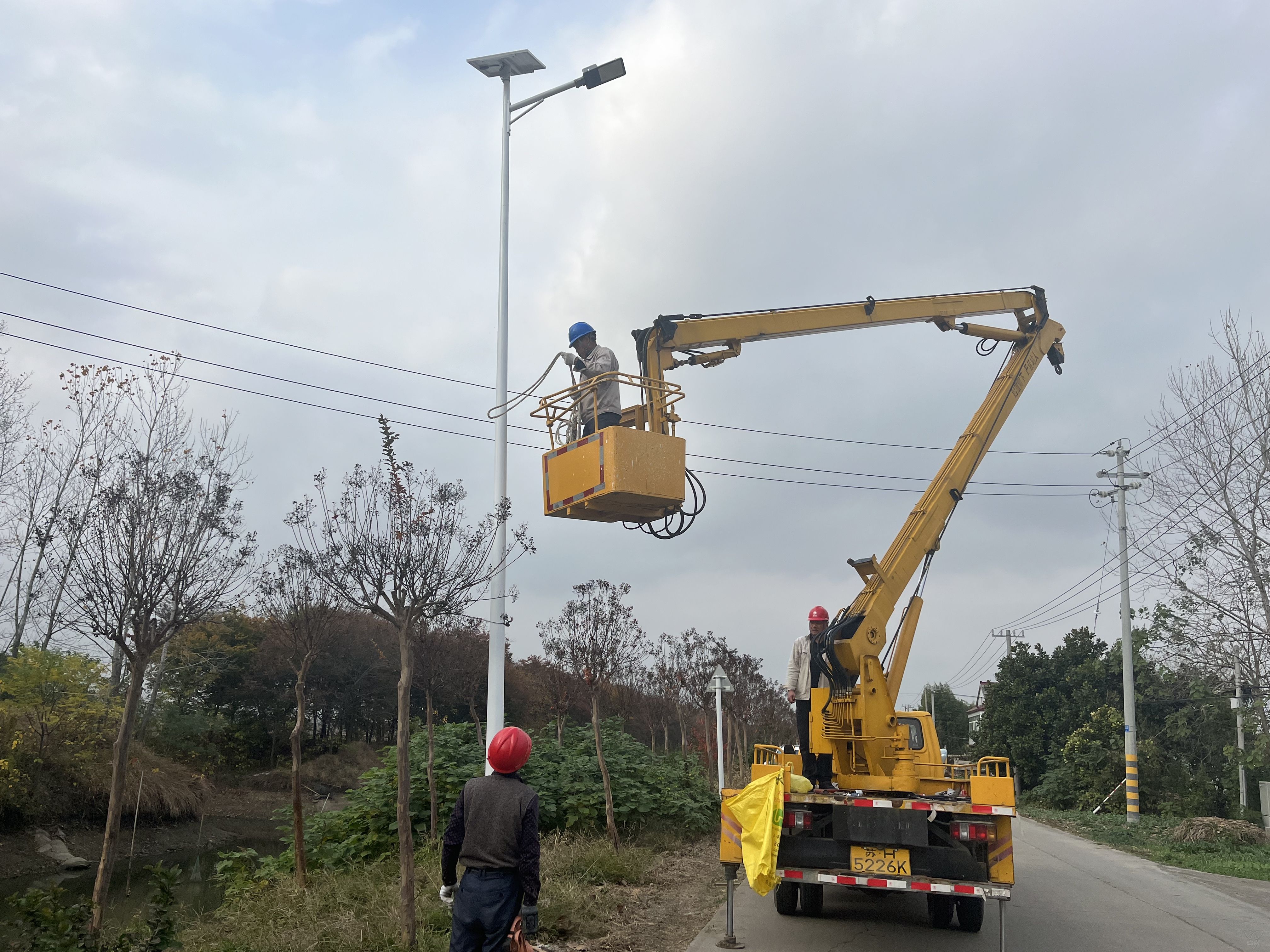 暖心燈照亮“幸福路”